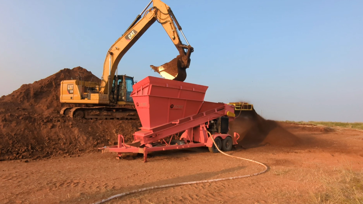 Ex-Situ remediation soil shredder unit treating hydrocarbon impacted soil
